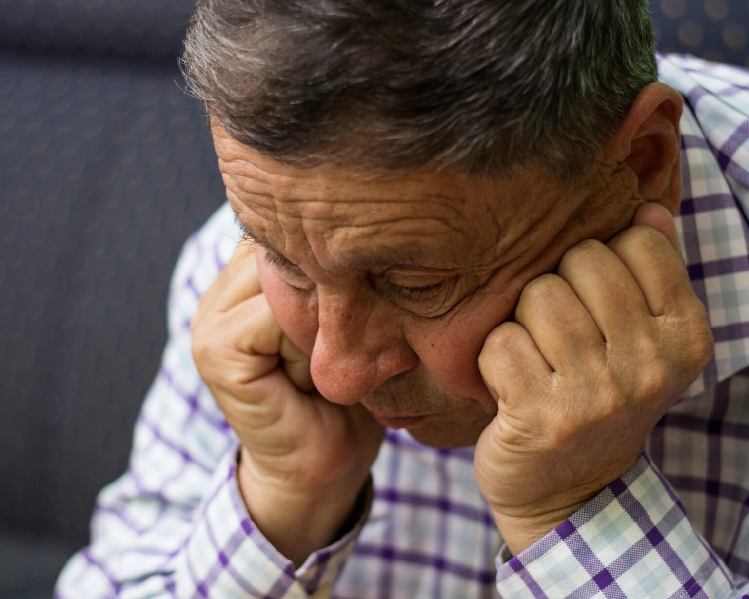 Adulto Mayor deprimido