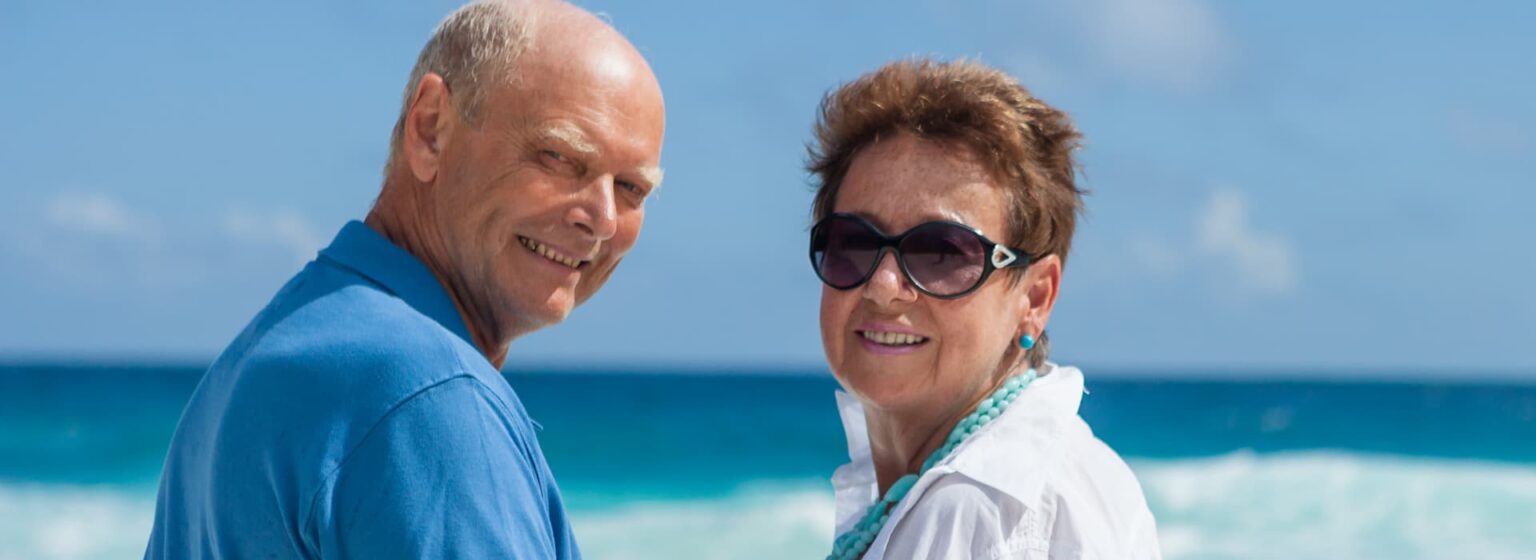 Pareja de Adulto Mayor vacaciones
